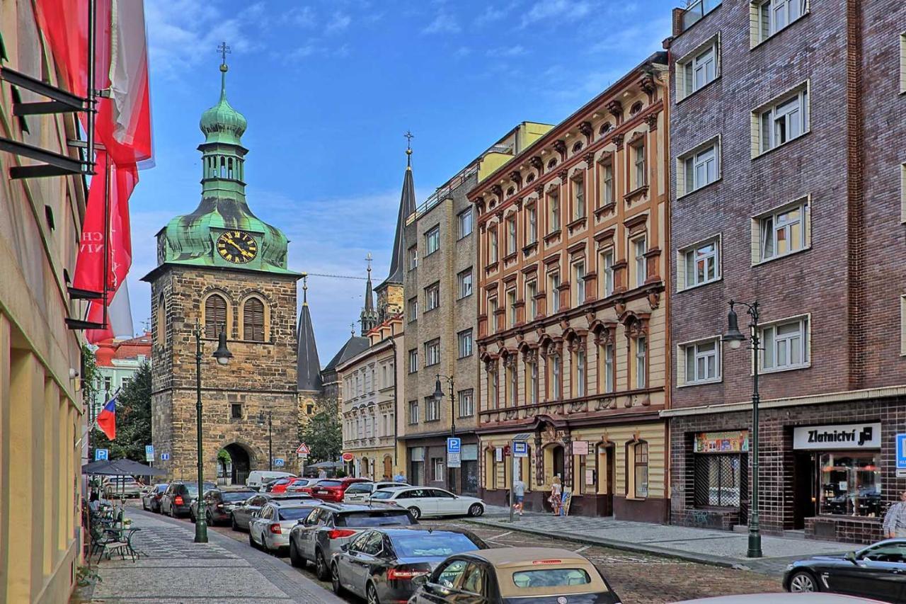 Peter'S Tower Apartments Praag Buitenkant foto