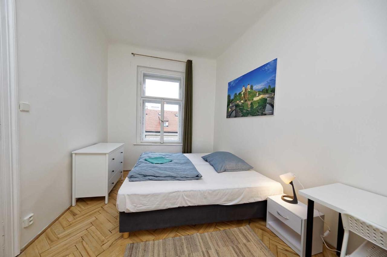 Peter'S Tower Apartments Praag Buitenkant foto