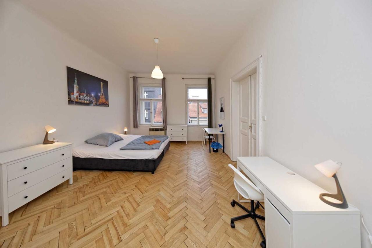 Peter'S Tower Apartments Praag Buitenkant foto