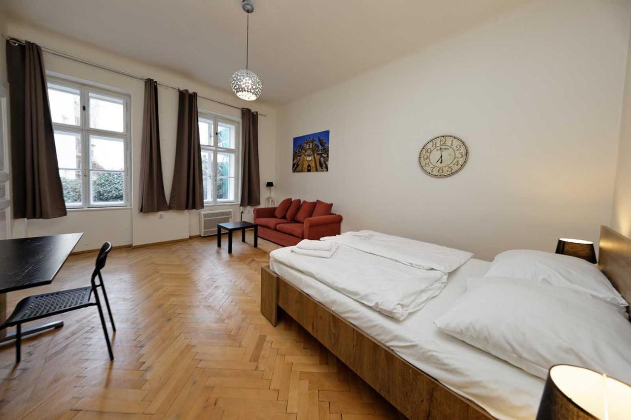 Peter'S Tower Apartments Praag Buitenkant foto