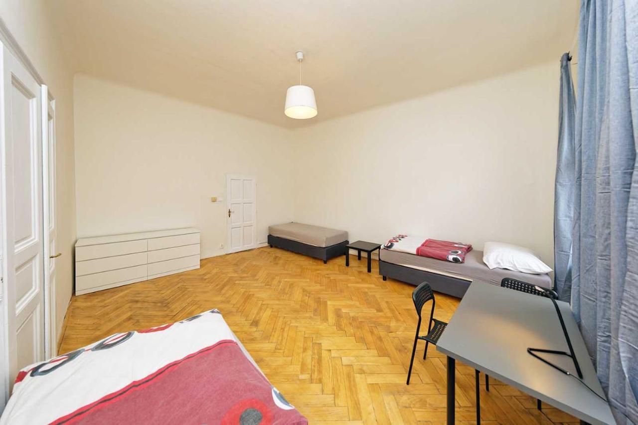 Peter'S Tower Apartments Praag Buitenkant foto