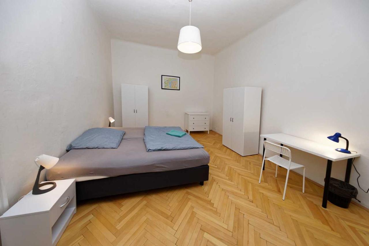 Peter'S Tower Apartments Praag Buitenkant foto