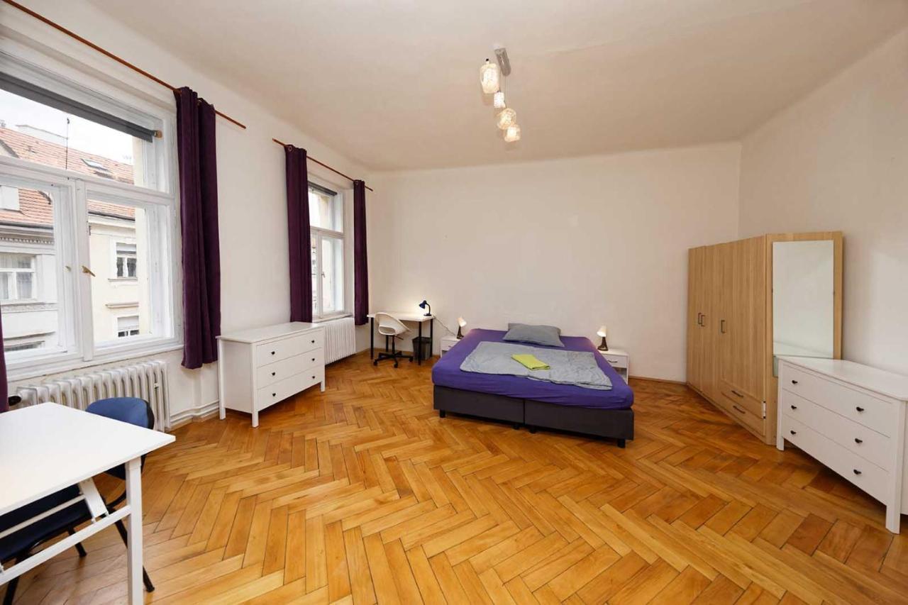 Peter'S Tower Apartments Praag Buitenkant foto