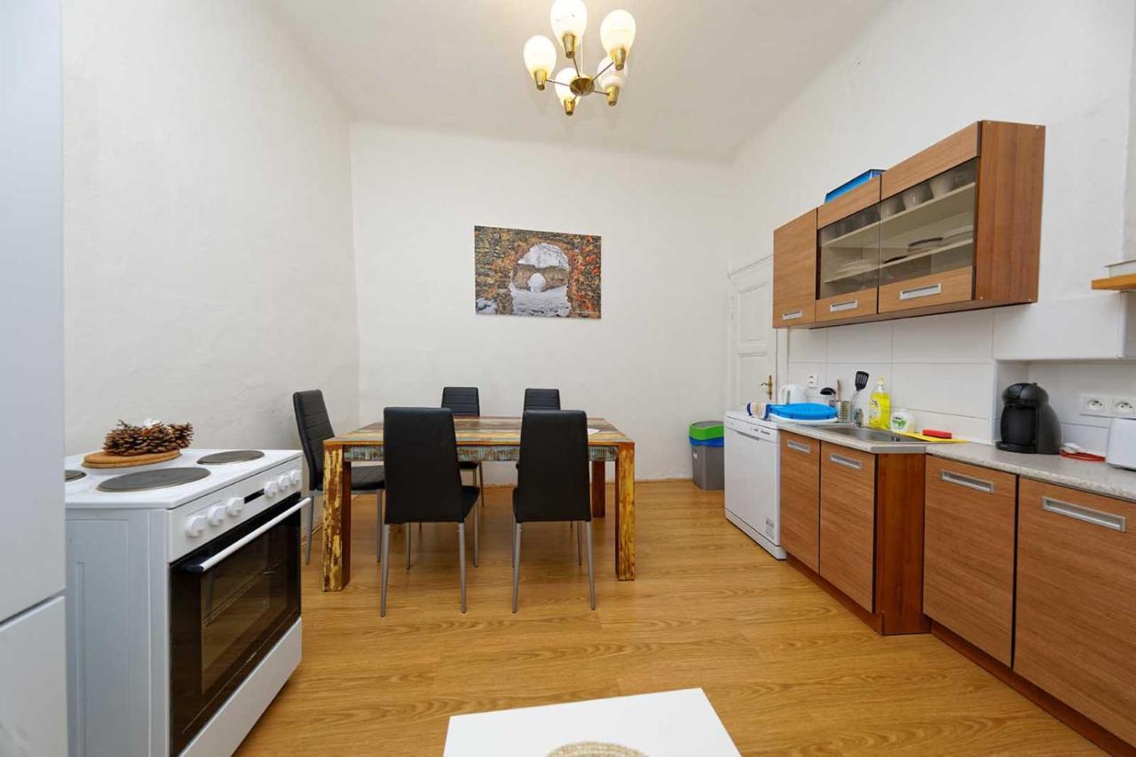 Peter'S Tower Apartments Praag Buitenkant foto