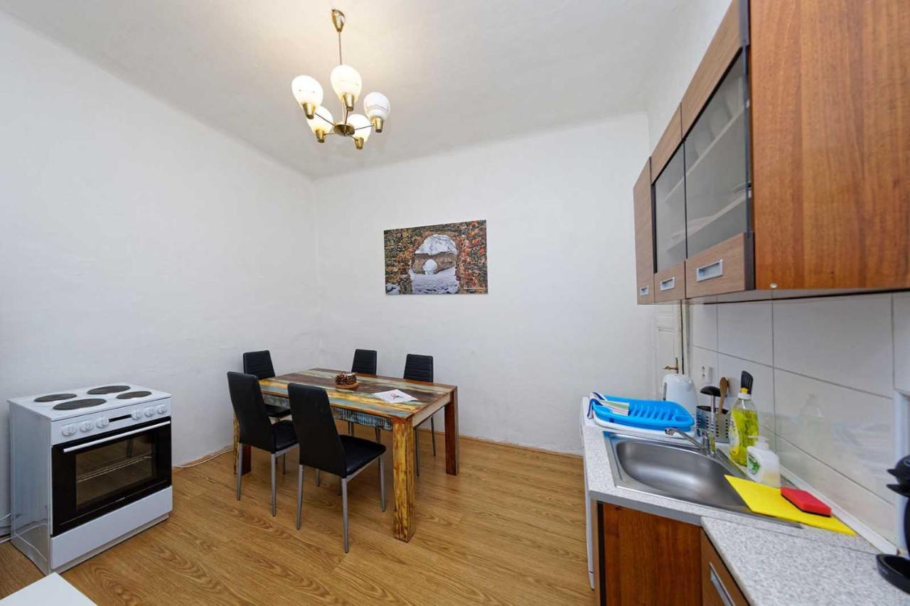 Peter'S Tower Apartments Praag Buitenkant foto
