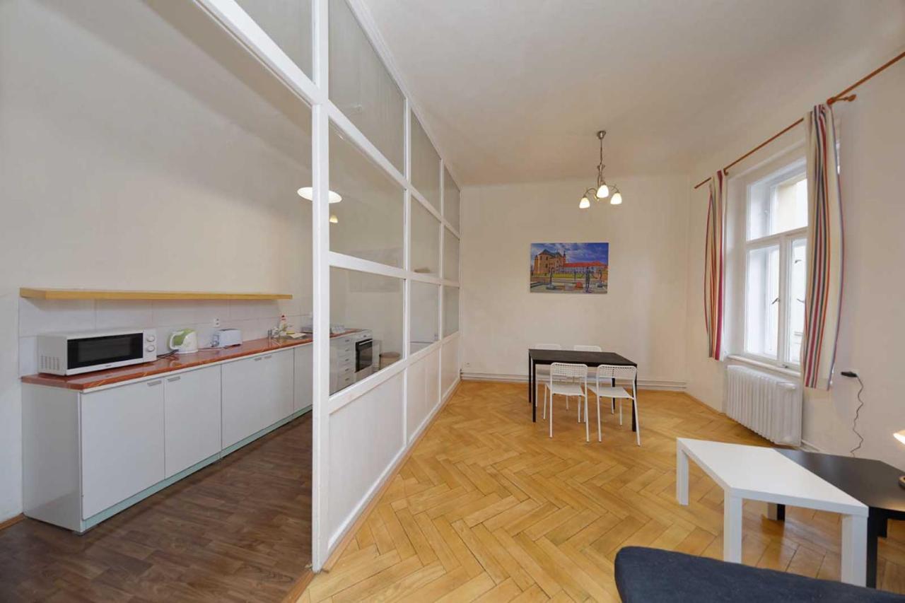 Peter'S Tower Apartments Praag Buitenkant foto
