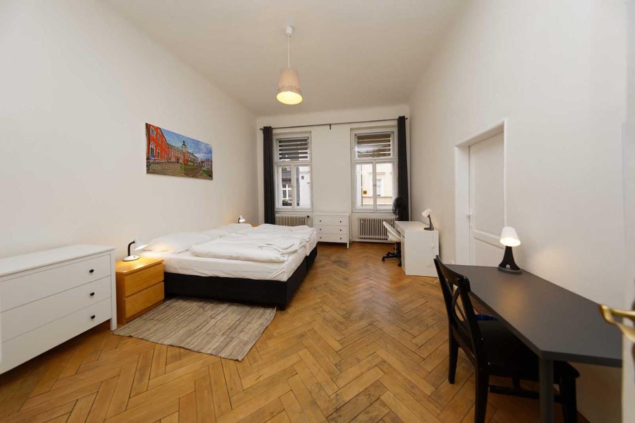 Peter'S Tower Apartments Praag Buitenkant foto