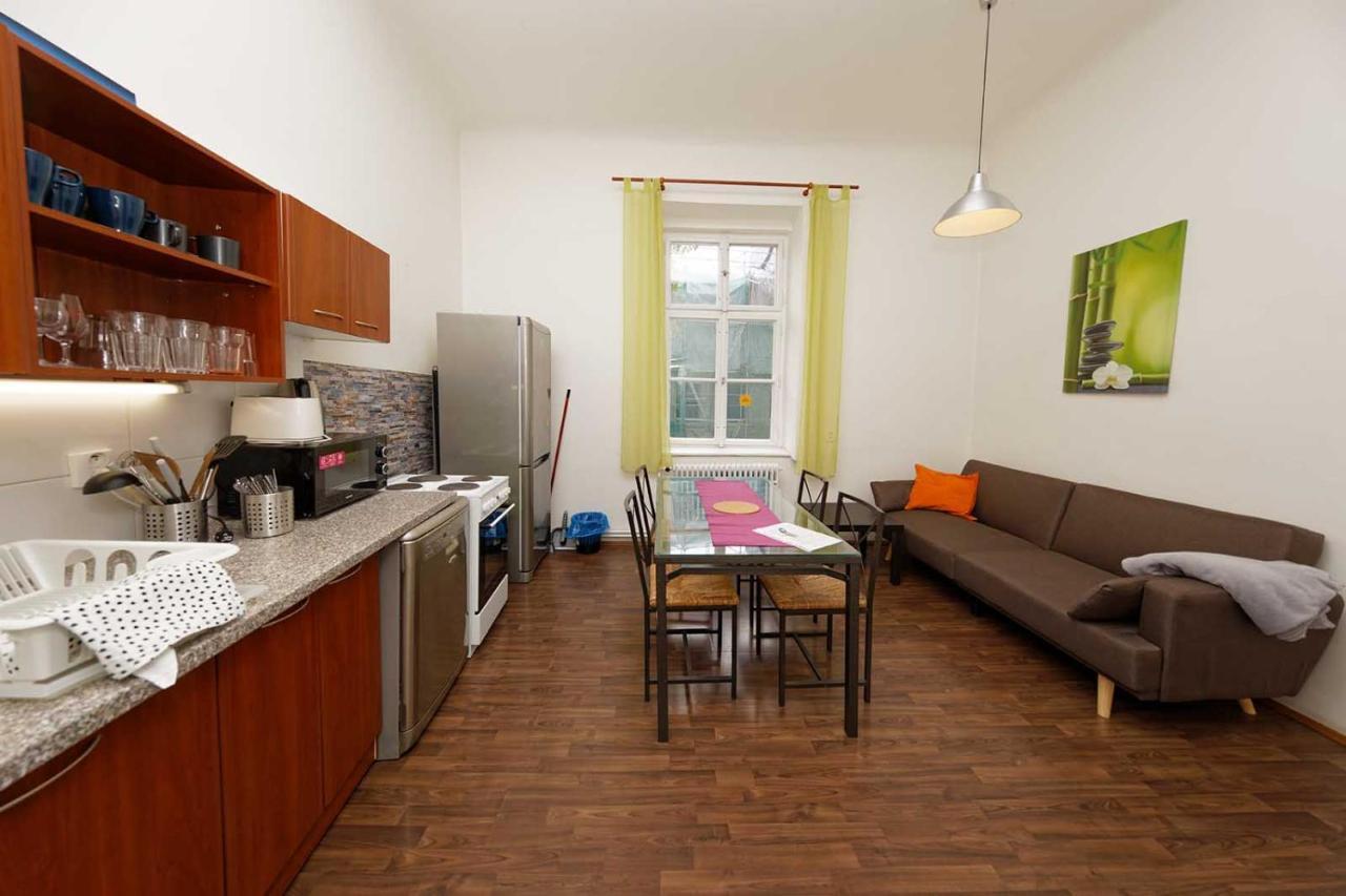 Peter'S Tower Apartments Praag Buitenkant foto