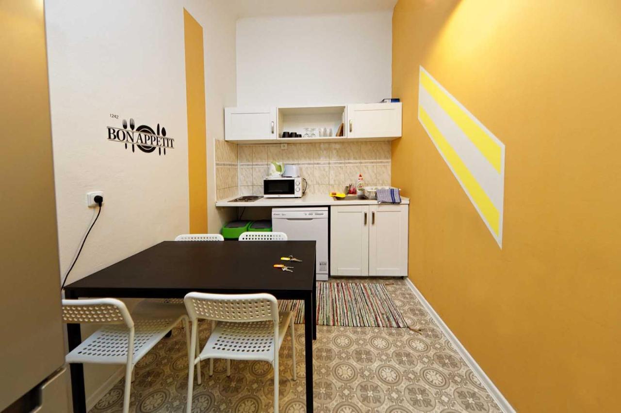 Peter'S Tower Apartments Praag Buitenkant foto